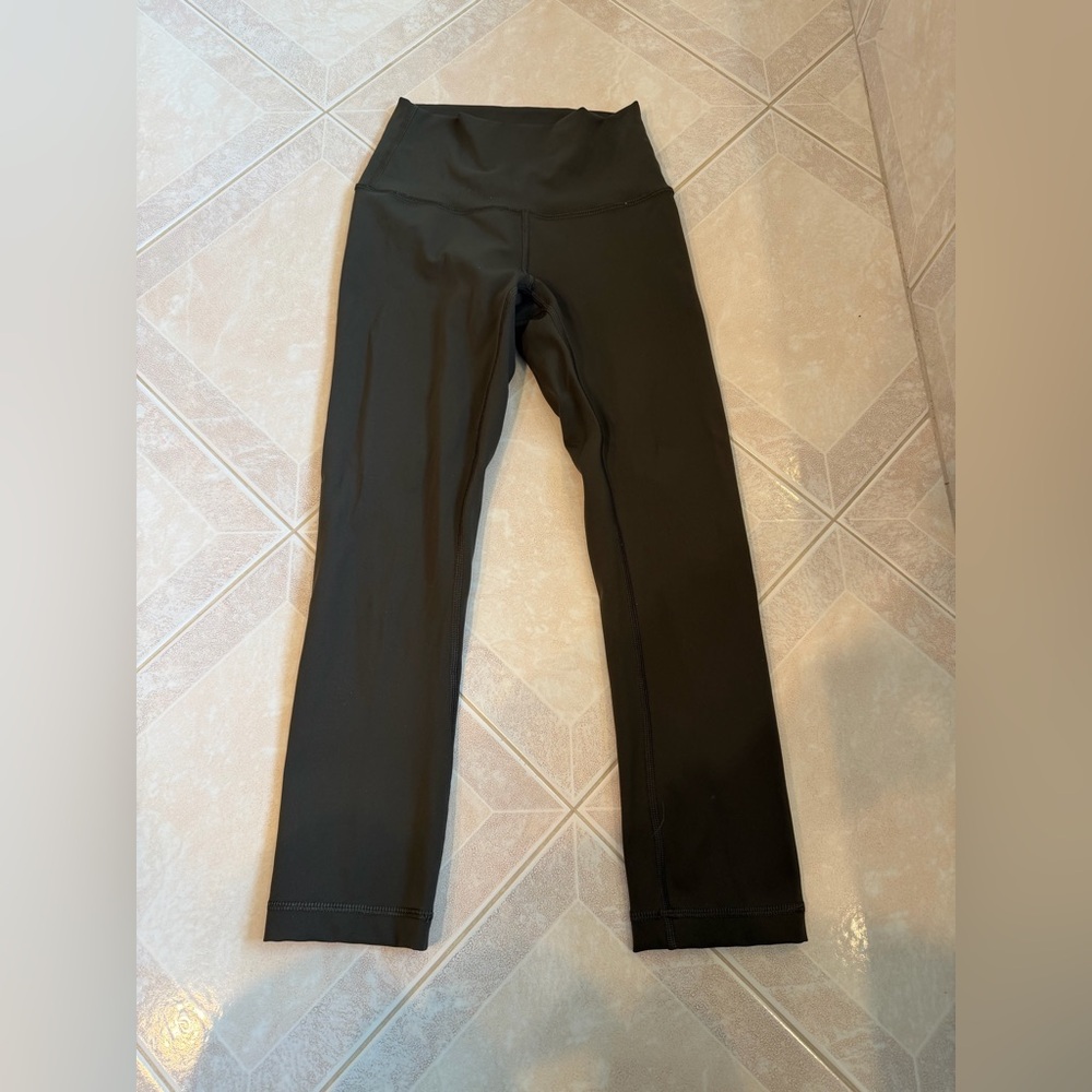 Lululemon Athletica Olive green Leggings size 2 NWOT 3/4 length 20”